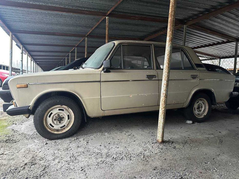 Автомобіль Ваз 2106