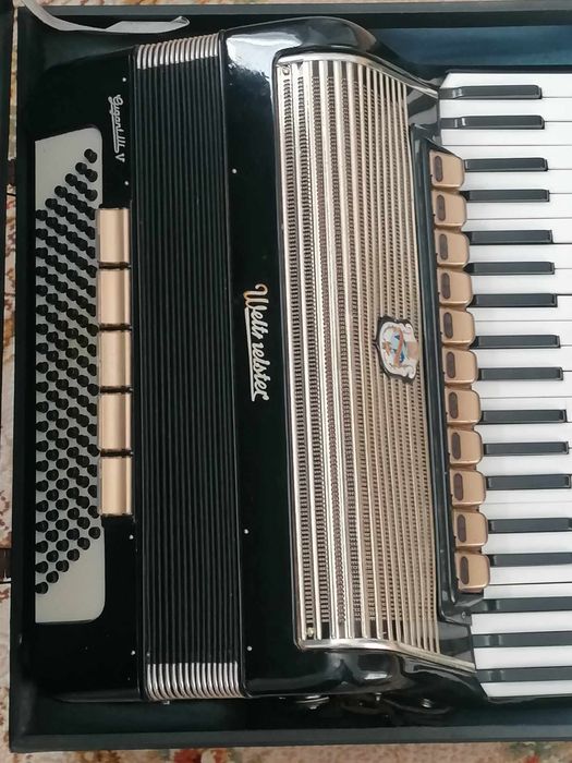Akordeon weltmeister gigantilli V 120 basów z futerałem