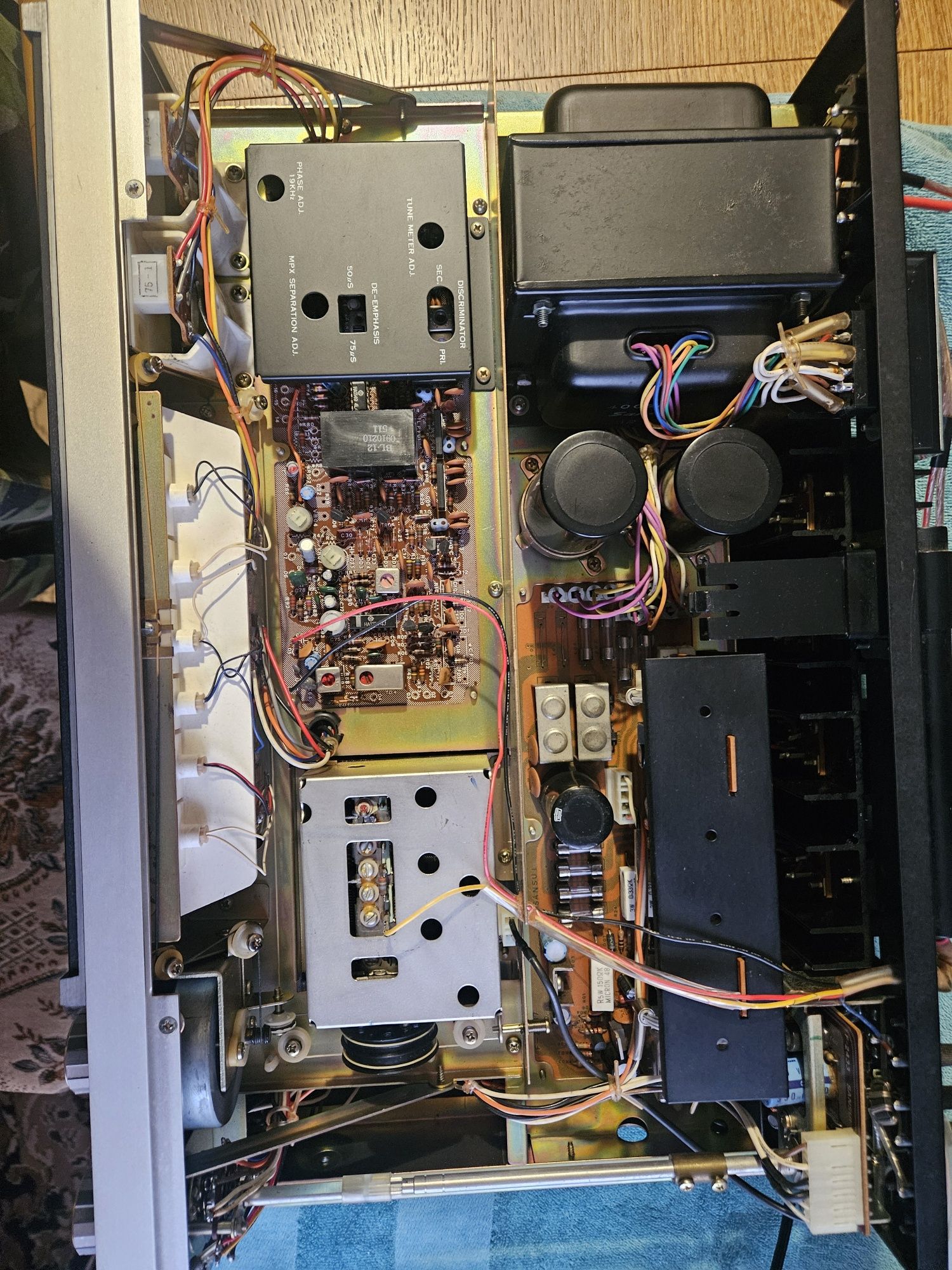 Sansui 881 amplituner