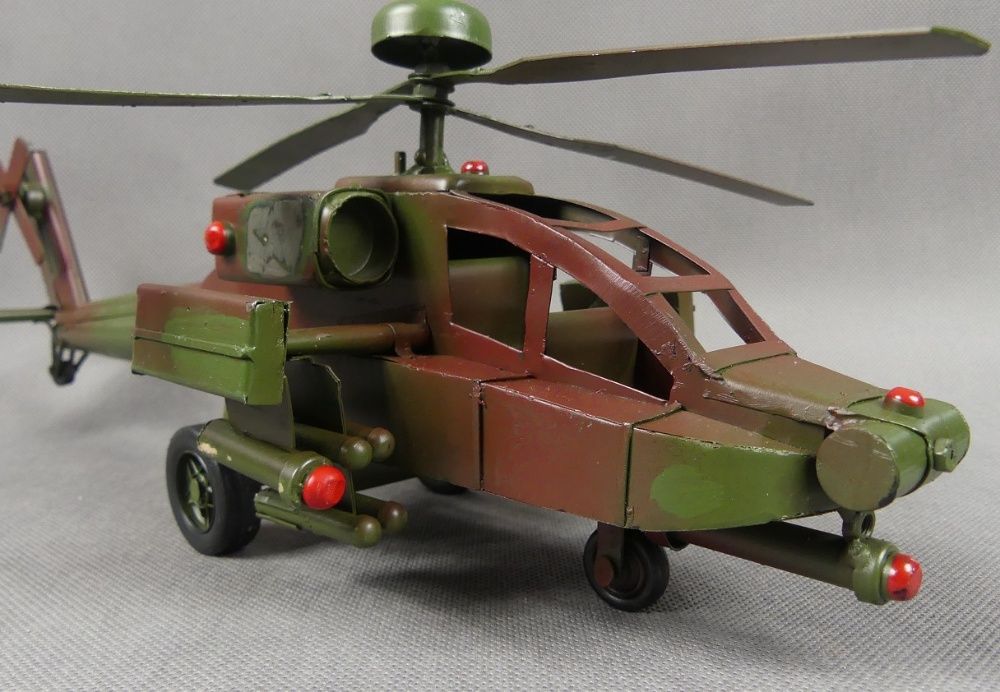 Metalowy HELIKOPTER wojskowy APACZ 38 cm