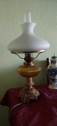 Lampa stylizowana na naftową z czasów prl