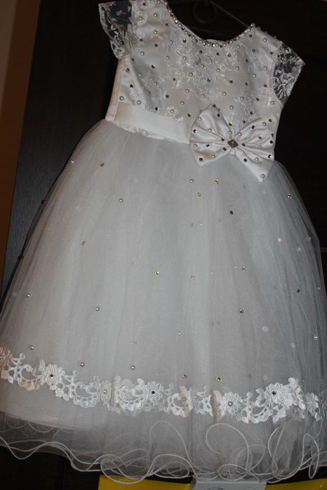 Продам красивое пышное белое платья