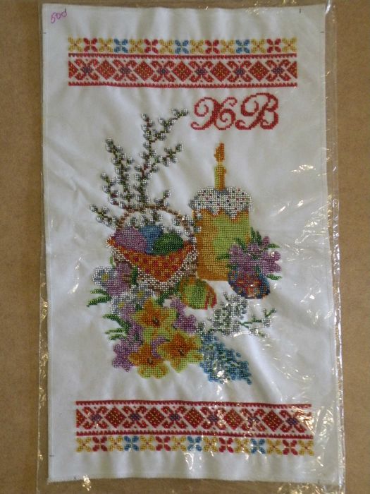 Вишивка з чеського бісеру.