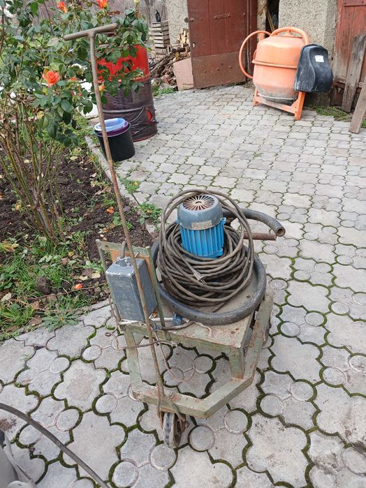 Насос для відкачки води великої продуктивності на  колісній платформі