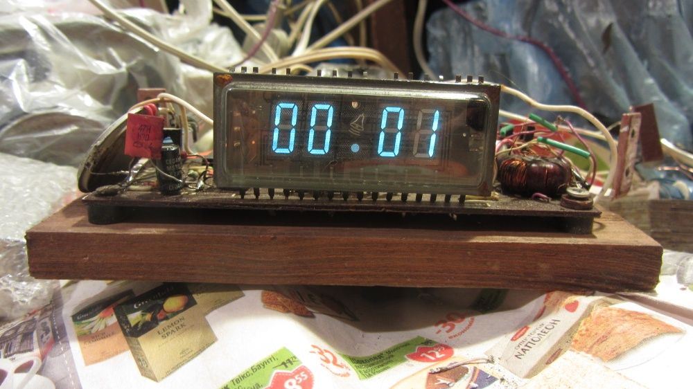 Часы на микросхеме КА1016ХЛ1 самодельные на индикаторе П571