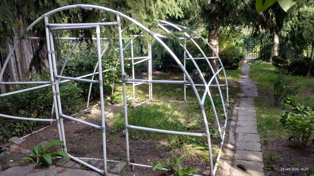 Stelaż (szkielet) tunelu foliowego ogrodowego.