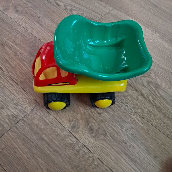 Duże auto wywrotka
