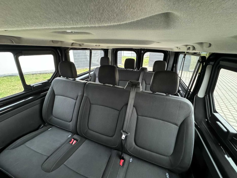 Wynajem busa osobowego Renualt Trafic Long 9-cio osobowy