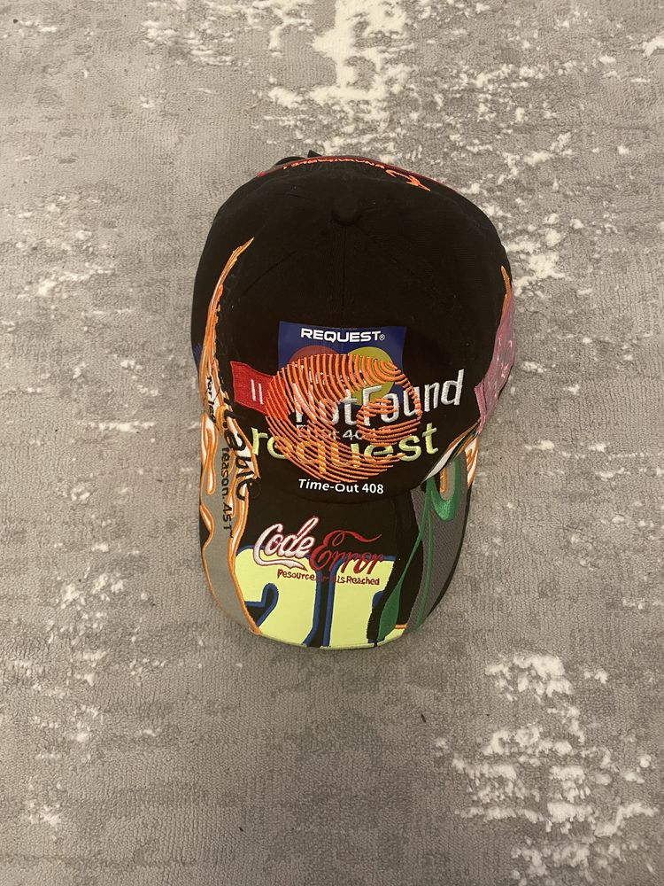 Vetements.       cap