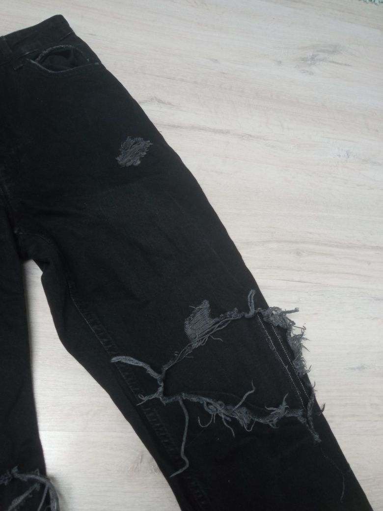 Spodnie jeansowe damskie czarne z dziurami