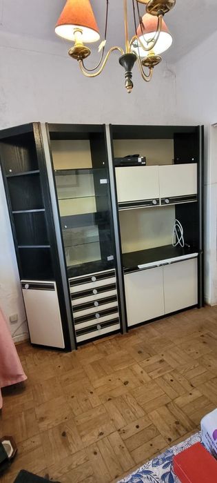 Armário de sala modular com vidro usado, em boas condições