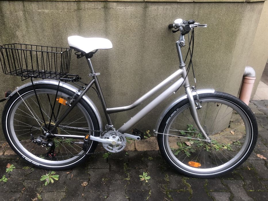 Rower miejski z koszem