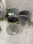 Stolik kawowy z dwoma krzeslami w stylu glamour