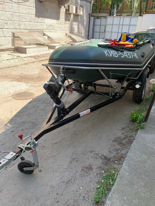 Моторний човен "Brig В-350", двигун "Tohatsu 9.8", причіп для судна.
