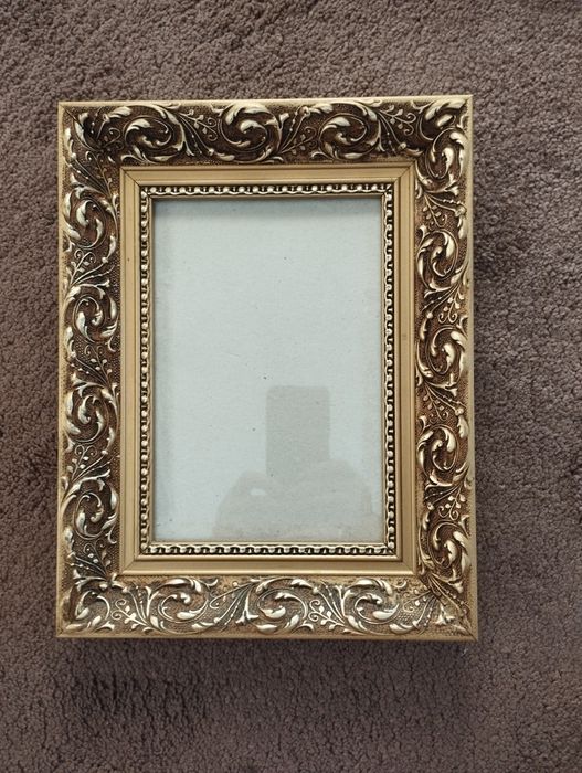 Drewniana złota rama ze szkłem vintage