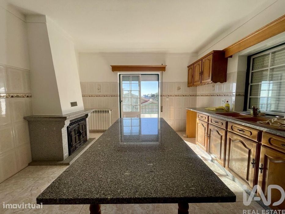 Casa / Villa T3 em Cantar-Galo E Vila Do Carvalho de 598,00 m2