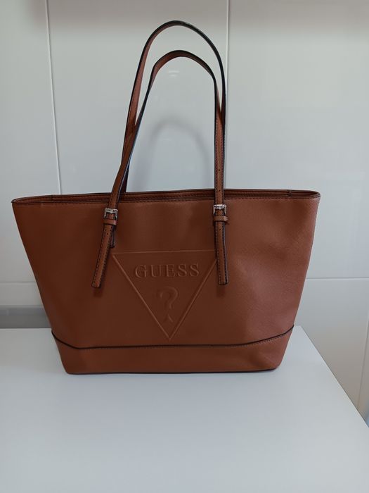 Mala Guess com pouco uso