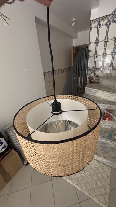 Candeeiro de teto em palha