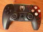 Pad PS5 z edycji limitowanej spiderman