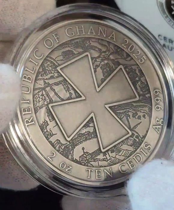 Антикварна срібна Монета "Україна. Загартована в боях"