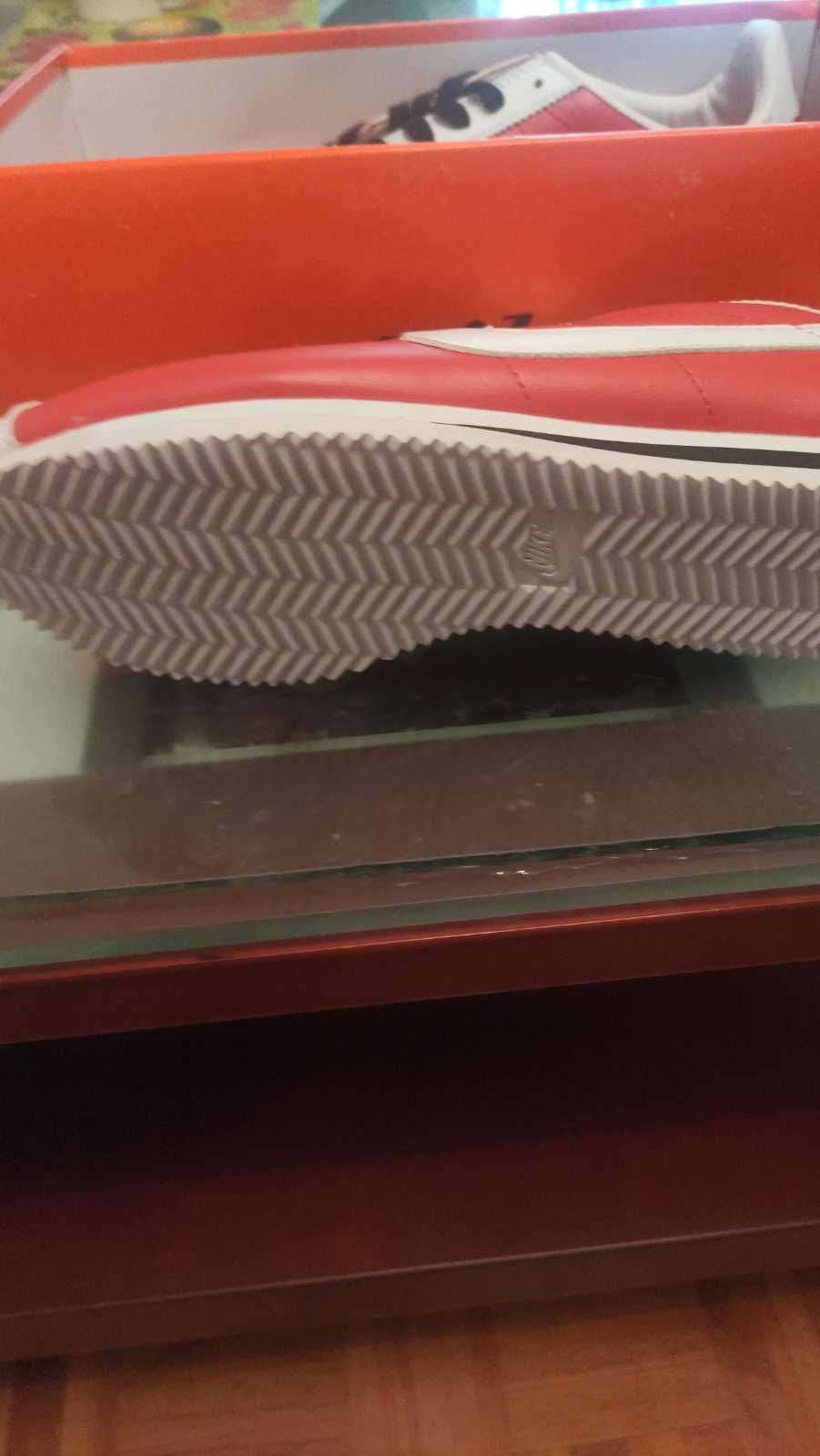 Продам стильные кросовки NIKE