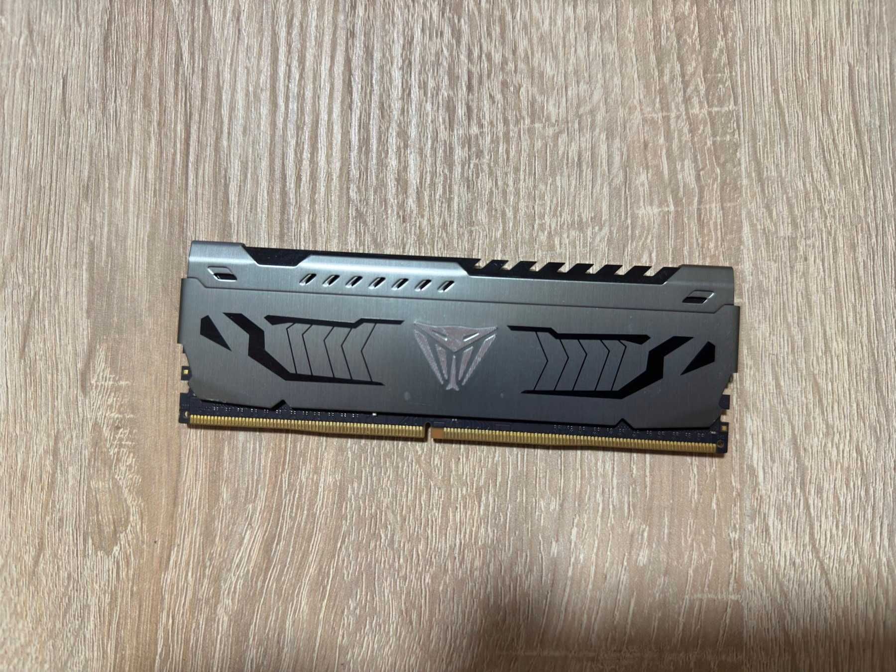 Нерабочая память для ПК  Patriot Viper Steel DDR4 4400 Mhz 8Гб