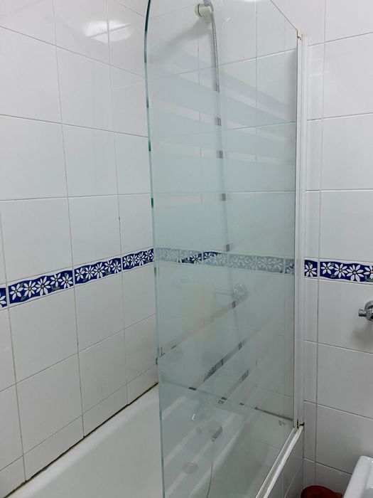 Dois resguardos de banheira