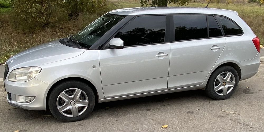 Продам авто Skoda Fabia 2014