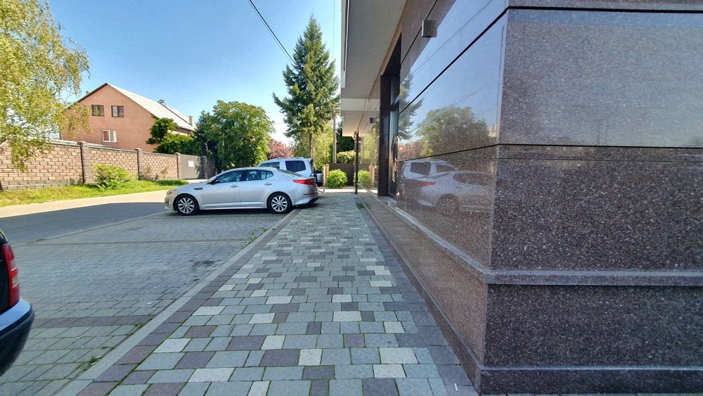 ПРОДАЖ КОМЕРЦІЙНОГО приміщення при центральній дорозі в'їзду в Ужгород