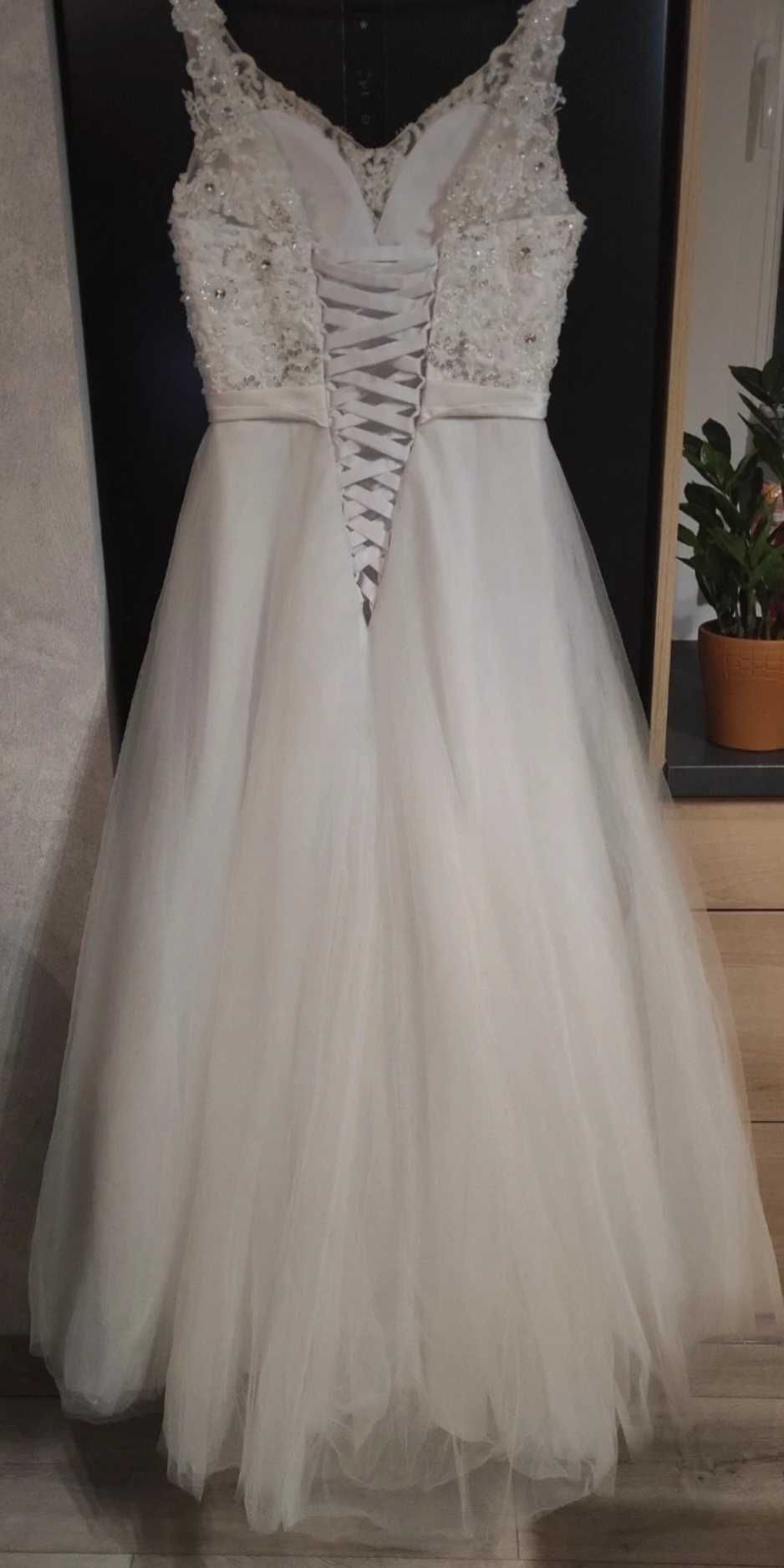Piękna suknia ślubna księżniczka- tiul i cekiny