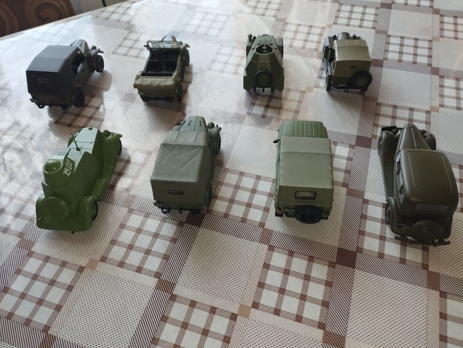 Колекційні машинки у масштабі 1/43