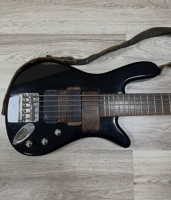 Продяється : WARWICK  RockBass 5 string ( by Warwick )