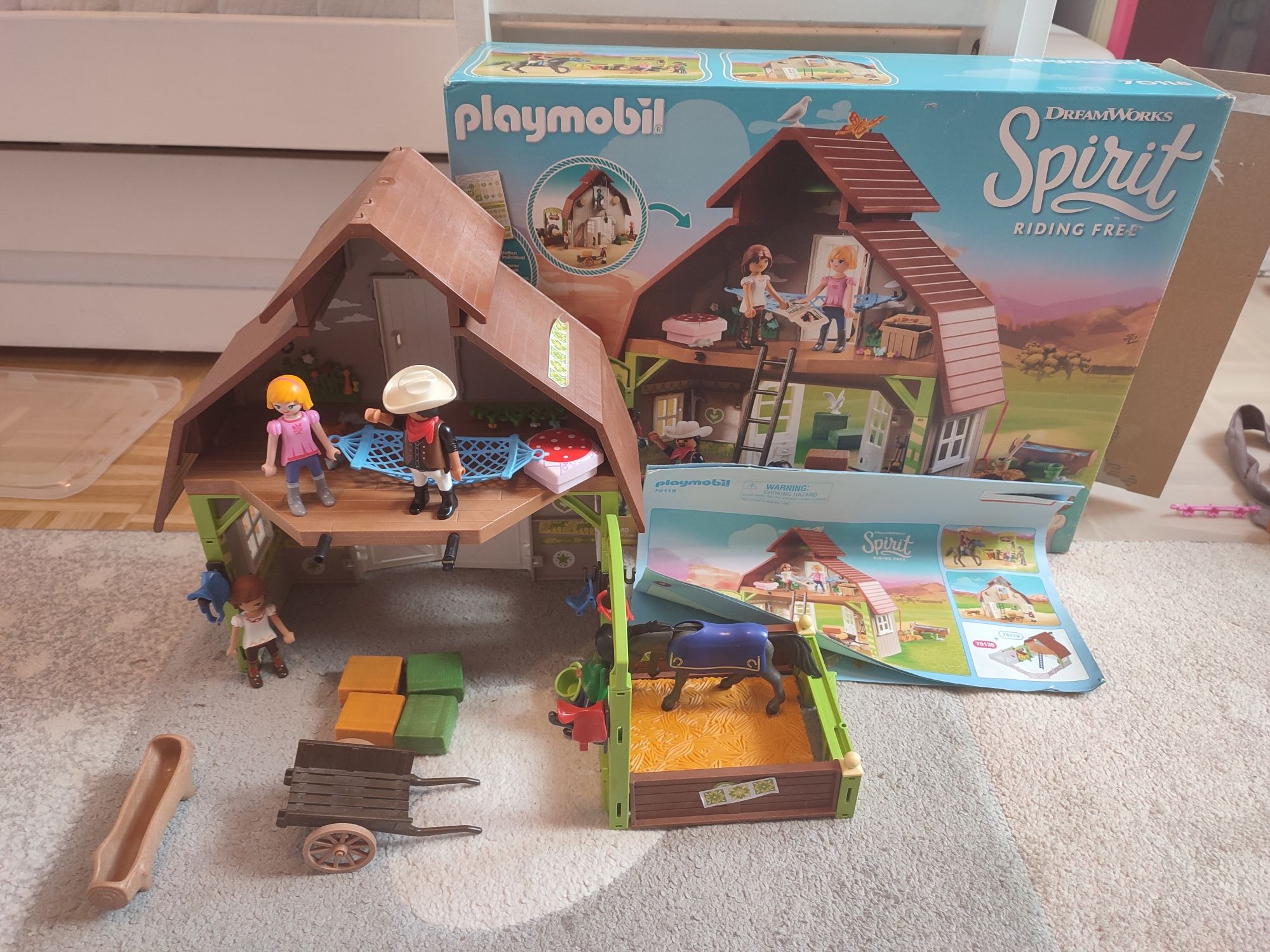 Zestaw Playmobil w 70118 stadnina stajnia z boksem