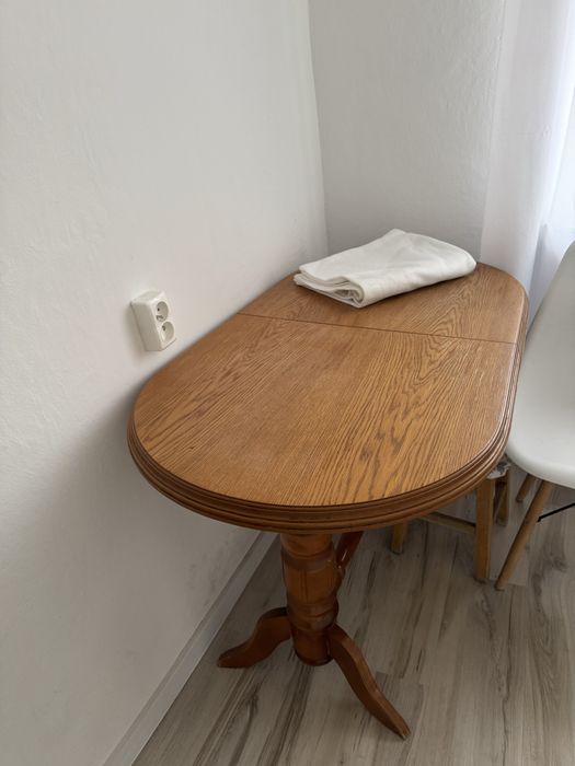 Stol lawa regulowana