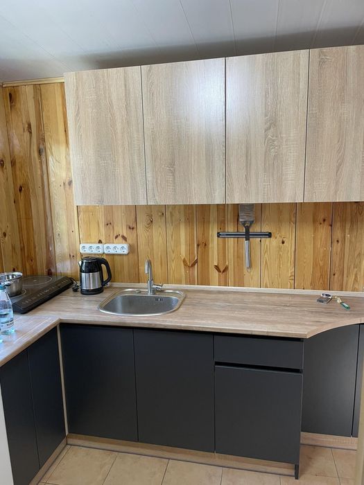 Здається невеликий будинок  на Космосі біля Обласної лікарні