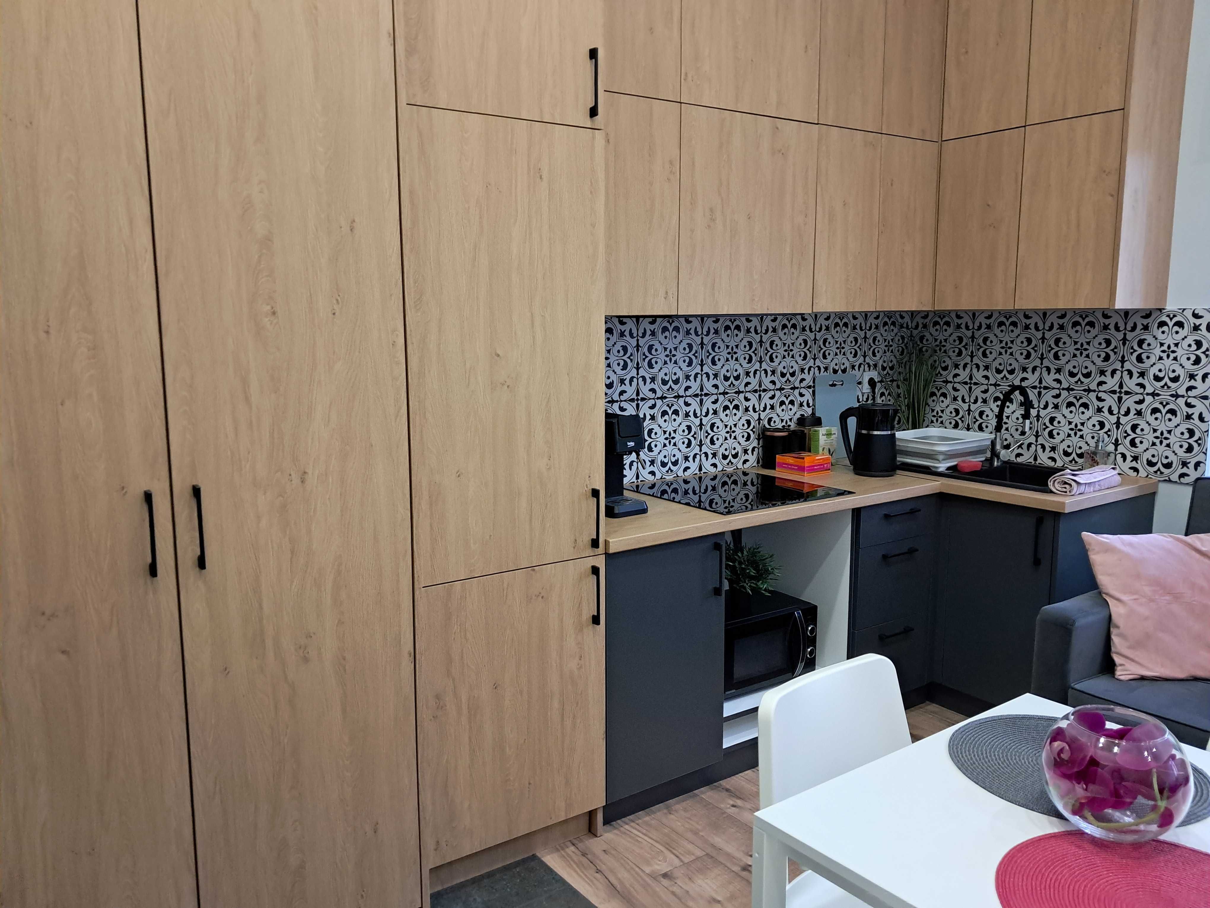 Wynajmę kawalerkę w centrum Kielc, ul. Słowackiego (parking w cenie)