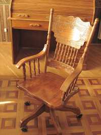 Кресло полностью деревянное. Изготовлено  примерно в 1998 году.
