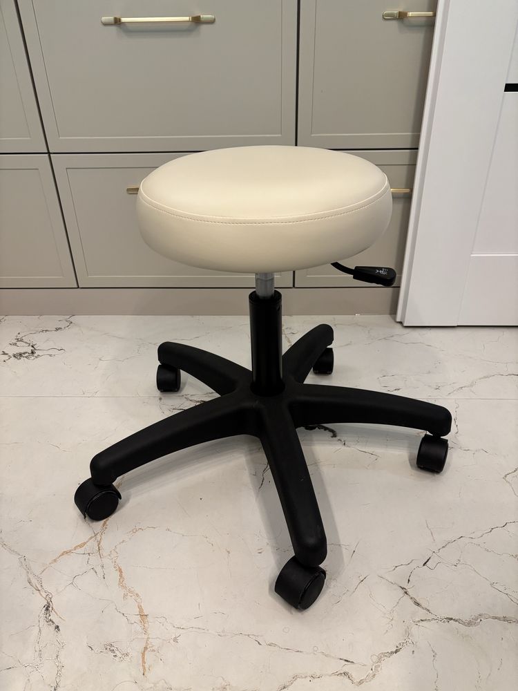 Nowy Taboret lekarski/kosmetyczny Juventas Margo