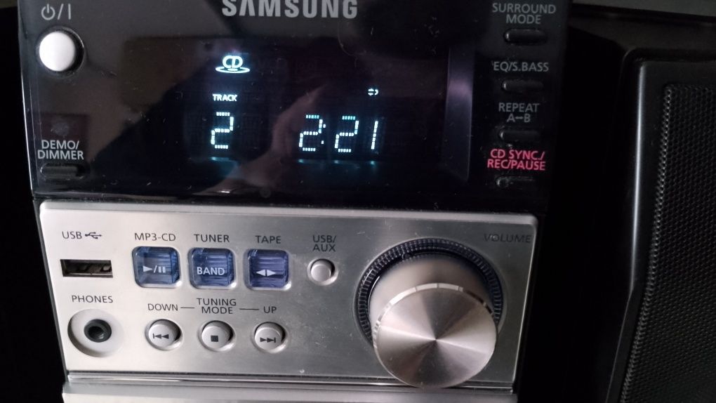 Музыкальный центр Samsung MM-T6 USB, AUX, BT.