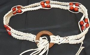 Cinto vintage com tiras em pele e contas em madeira - Bom estado