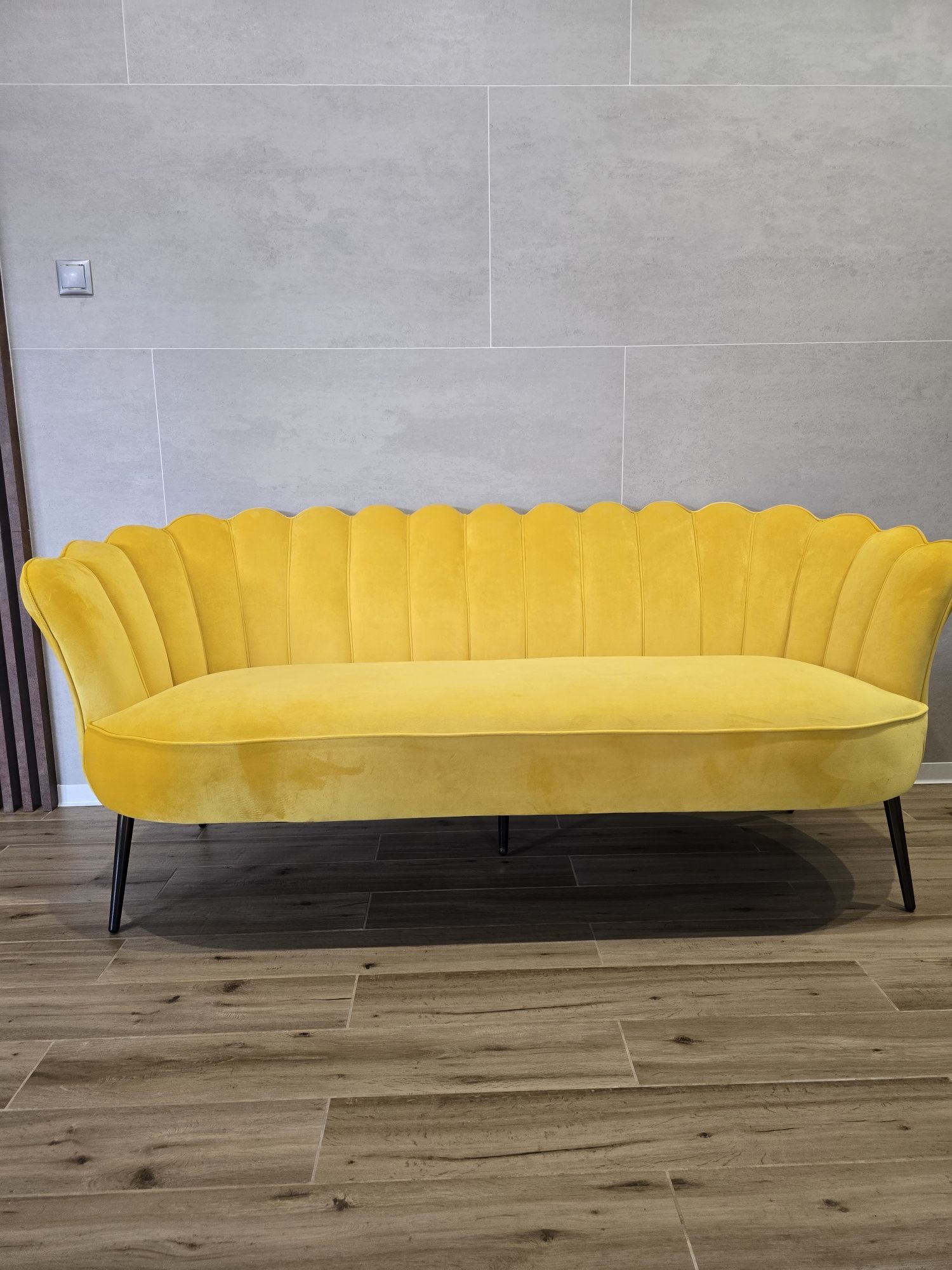 Sofa muszelka żółta