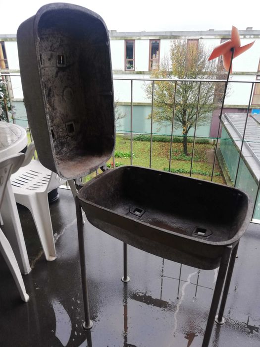 Forno de churrasco/assados, portátil, com pernas amovíveis marca MIL