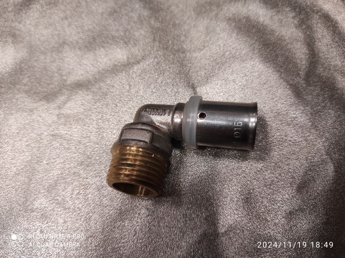 Kolano pex gwint zewnętrzny 16x1/2