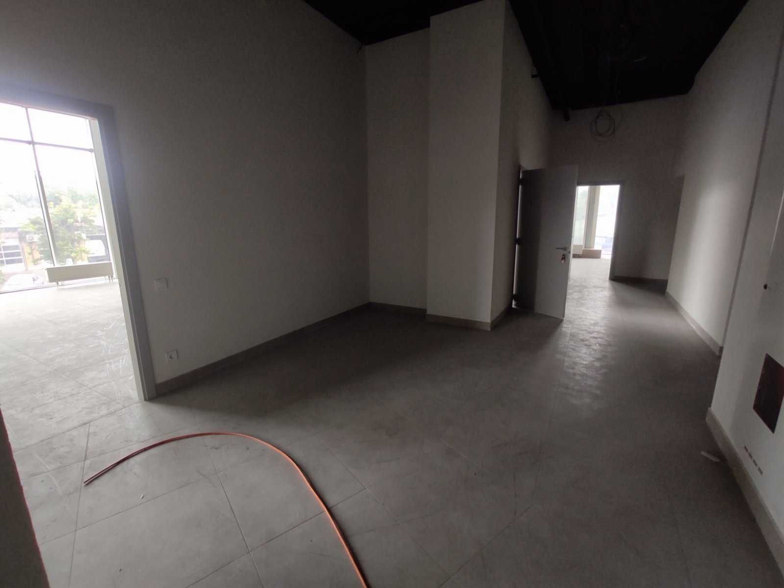 Універсальне комерційне приміщення в БЦ ITOWN — 900 м² в центрі міста!