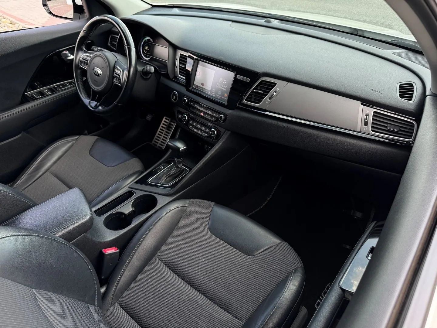 Kia Niro lekko uszkodzona OKAZJA