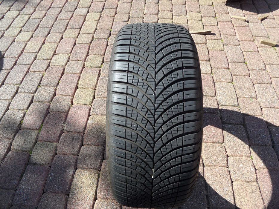 Opona Pojedyncza Całoroczna 225/45 R17  Goodyear