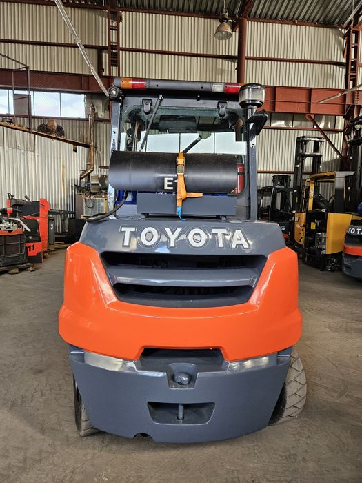 Навантажувач Toyota 5 т газ/бензин. Вилочный погрузчик Toyota 5 т