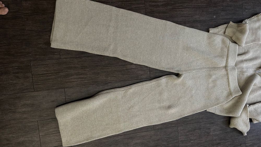 Костюм бежевый вязаный трикотажный вискоза теплый зипка штаны