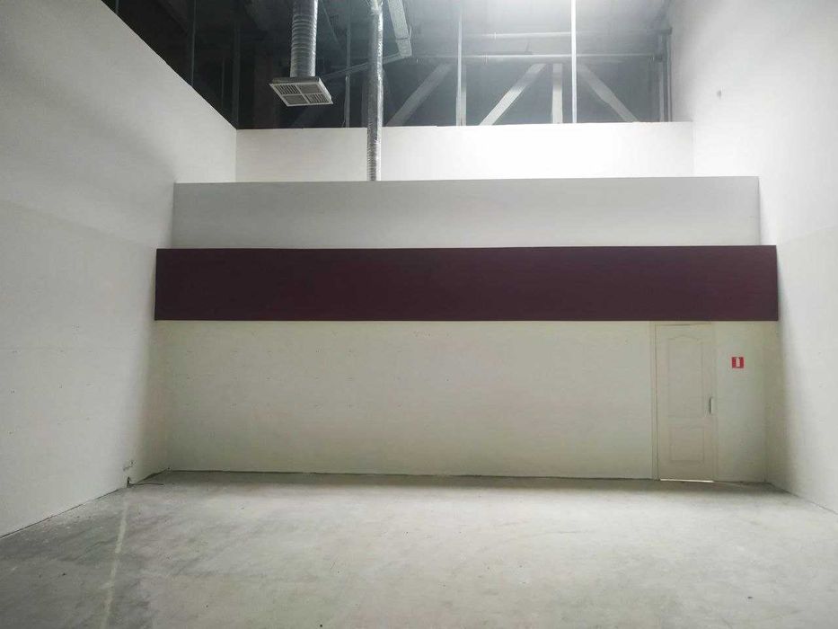 Складське приміщення з рампою