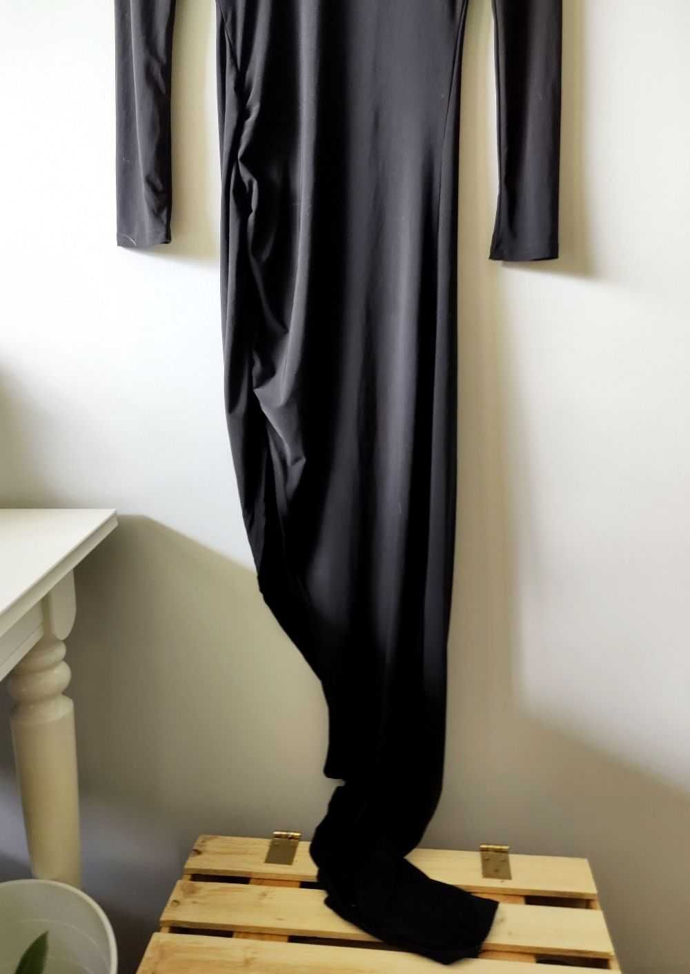 Czarna długa suknia bez pleców asymetryczna